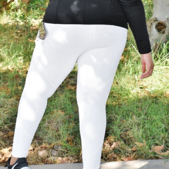 NWT- High-Waisted Cold Weather Reflective Legging - 3X - Picture 2 of 6